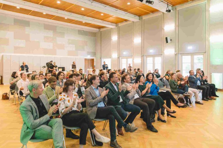 Rund 70 Personen aus unterschiedlichen Themenfeldern haben bei der Netzwerkveranstaltung "Junge Volkskultur" teilgenommen.