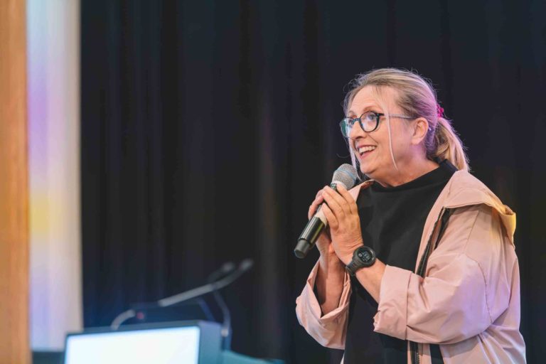 Impulsvortrag von Karola Sakotnik bei der Netzwerkveranstaltung Junge Volkskultur 2023 im Heimatsaal in Graz