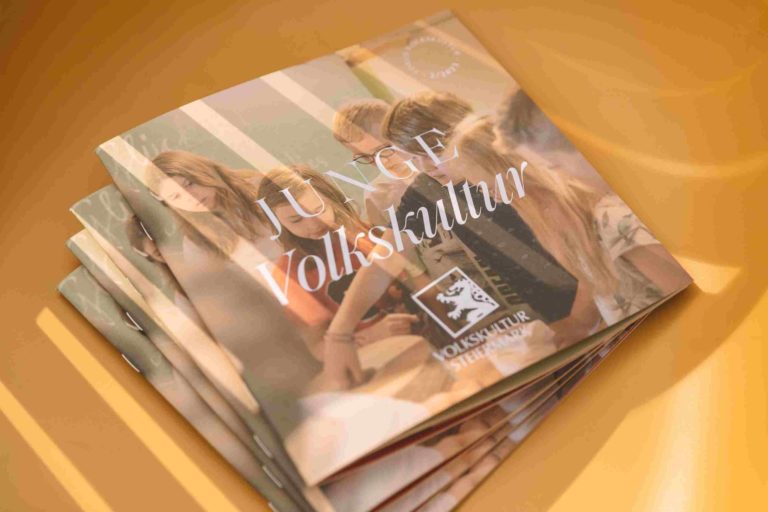Das Magazin "Junge Volkskultur" findet man Online auf unserer Webseite oder in gedruckter Form im Steirischen Heimatwerk in der Sporgasse in Graz.