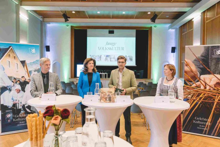 Pressekonferenz zum Projekt "Junge Volkskultur" und der Online-Plattform "Volkskultur macht Schule"