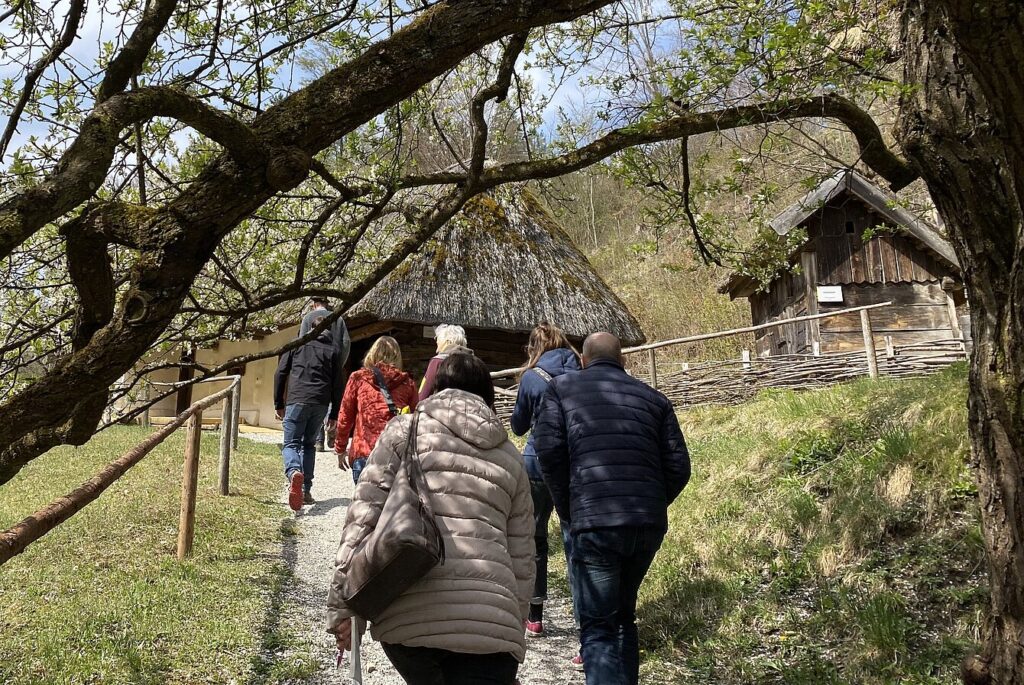 Führung durchs Museumsgelände