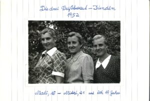 Die drei Weißboart-Dirndln im Jahr 1952. Mali damals 16, Mitzi mit 21 und Hilde Rauch als 19 jähriges Mädel bilden die Gleichenberger Dorffrauen.